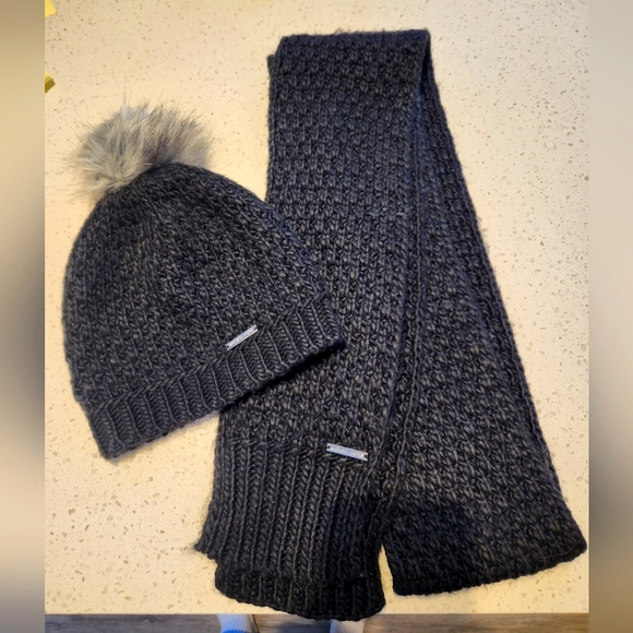 Michael Kors Cable Knit Scarf and Matching Hat - Picture 1 of 4